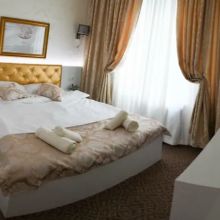 Golden House Апартаменты *