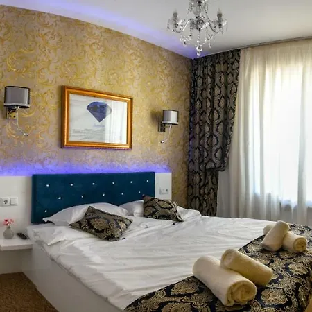Golden House Апартаменты *