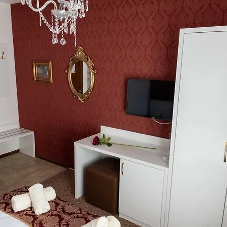 Golden House فارنا