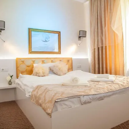 Golden House * Warna