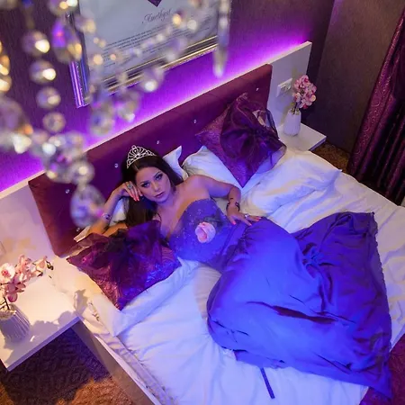 Golden House * فارنا