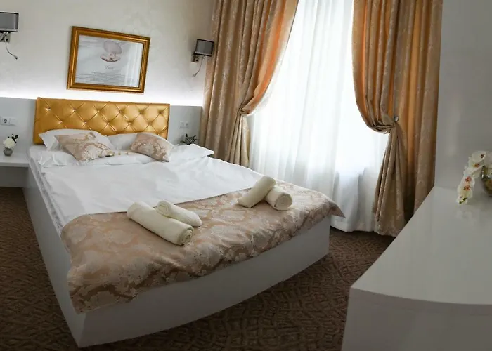 Golden House Daire *