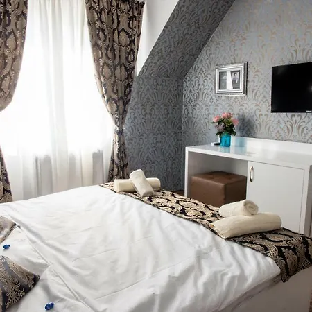 Apartment Golden House Warna